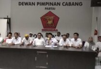 DPC Gerindra Buton menyatakan sikap tetap solid dibawah kepemimpinan Andi Ady Aksar. Meski sebelumnya Andi Ady Aksar telah