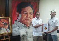 Abah Malik ini juga menyerahkan berkas pendaftaran Bacaleg DPR RI Daerah Pemilihan Jawa Timur di kantor DPP Partai Gerindra.