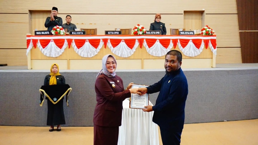 DPRD Kota Kendari Sahkan Raperda RPJMD 2025–2029, Fokus ke UMKM, Infrastruktur, dan Lingkungan 3 FB IMG 1753714034857