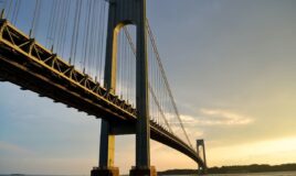 Kritikan keras dialamatkan Sang DPD Konten Bernama Umar Bonte (lebih keren Umar Borro) bahwa realisasi Jembatan yang menghubungkan