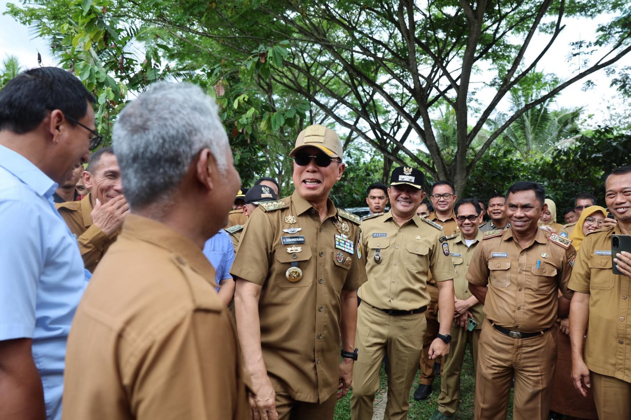 Gubernur Sultra Tinjau Pembangunan Sekolah Unggul Garuda di Konsel 3 FB IMG 1761579880077
