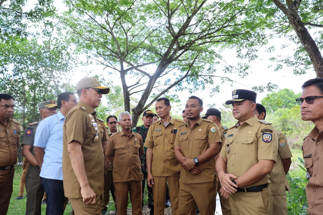 Gubernur Sultra Tinjau Pembangunan Sekolah Unggul Garuda di Konsel 2 FB IMG 1761579902212