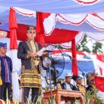 Ket gambar: Gubernur Sultra Ikuti Prosesi Adat Buton( foto istimewa)