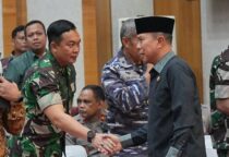 Ket gambar: Gubernur sultra Andi Sumangerukka saat  salaman Danrem Haluoleo dalam pelaksanaan STQH Nasional 2025( foto istimewa)