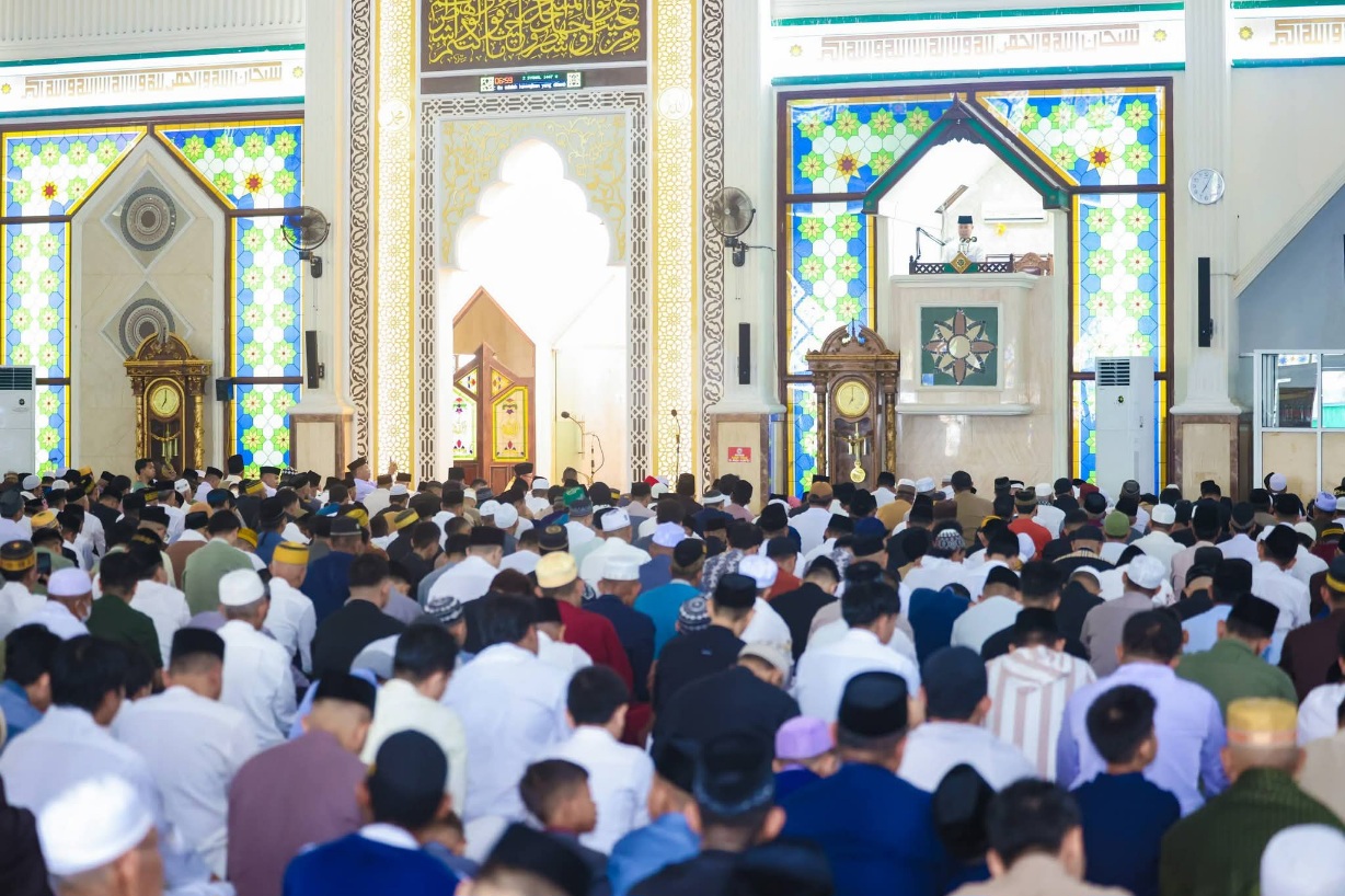 Shalat Id Sabtu Pagi, Gubernur Sultra Ajak Warga Perkuat Silaturahmi dan Kebersamaan 2 FB IMG 1774093613037