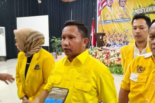 Golkar Sultra Bantah Krisis Kader, Purnama Saboli Disebut Putra Asli Konawe 1 Penetapan Purnama Saboli sebagai calon tunggal Ketua DPD II Partai Golkar Sultra, Kabupaten Konawe menjadi sorotan. Pasalnya,